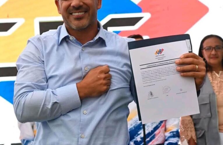 Terán recibió su credencial