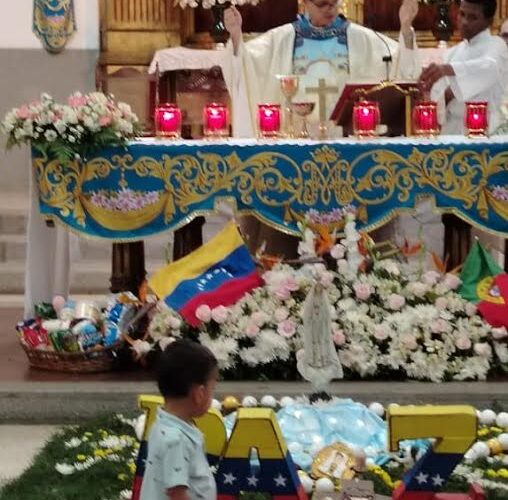 Coronaron a la Virgen de Fátima en Macuto