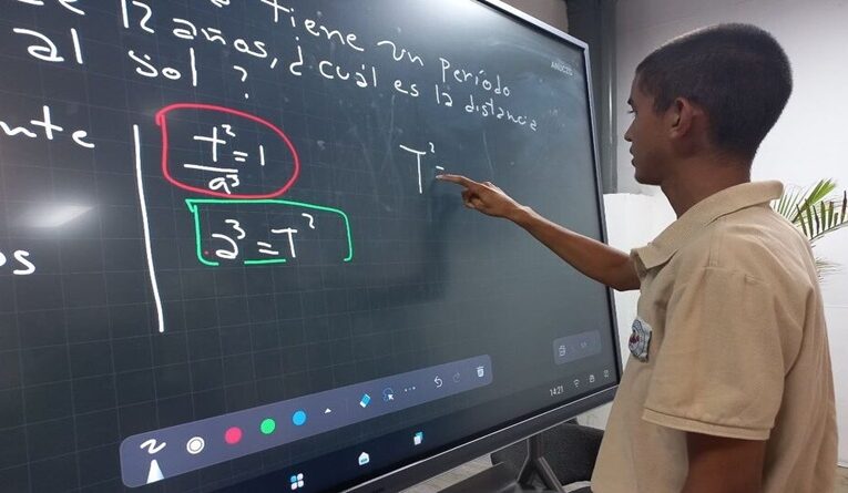 Estudiantes de La Guaira se preparan para la tercera fase de las OVA