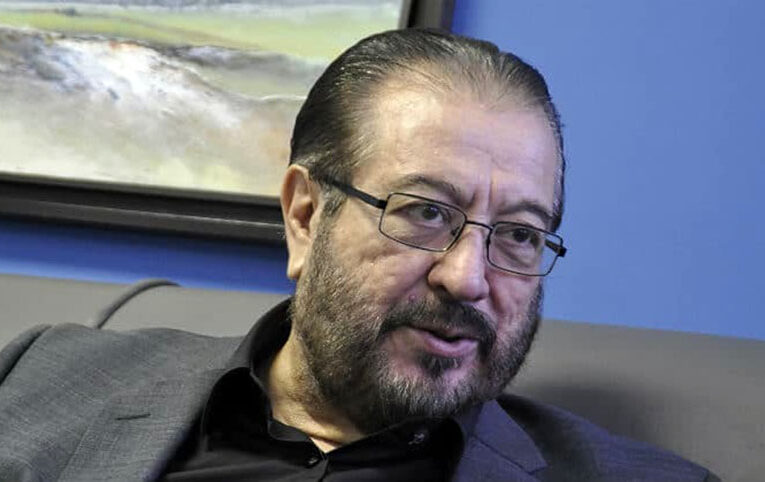 Julio César Pineda se retira de la contienda