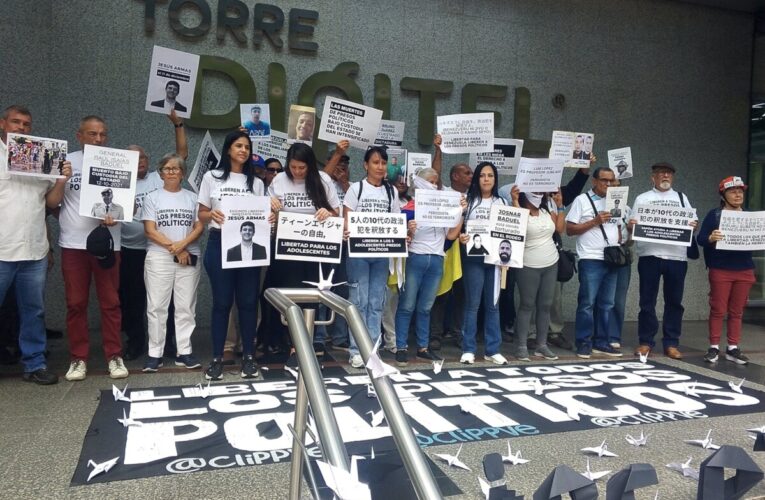 Familiares de presos políticos manifestaron frente a la Embajada de Japón en Caracas