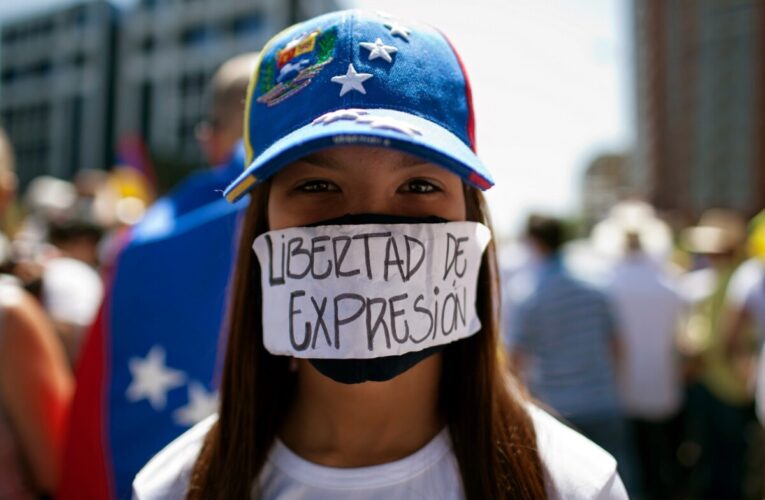 SNTP alerta: 35 periodistas judicializados en Venezuela