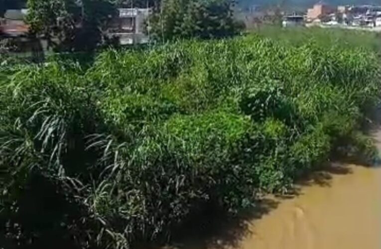 Vecinos de Puerto Viejo piden la limpieza de la quebrada Tacagua