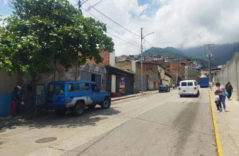 Usuarios y transportistas inconformes con el pasaje único a Bs. 25