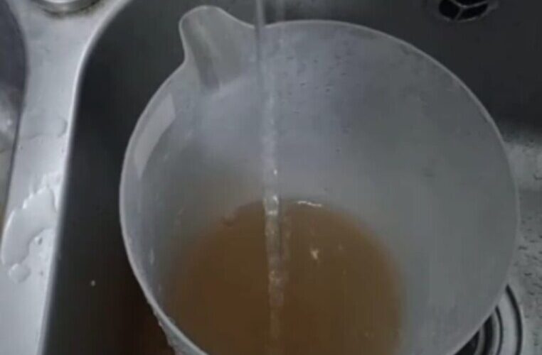 Agua sucia llega a Catia la Mar