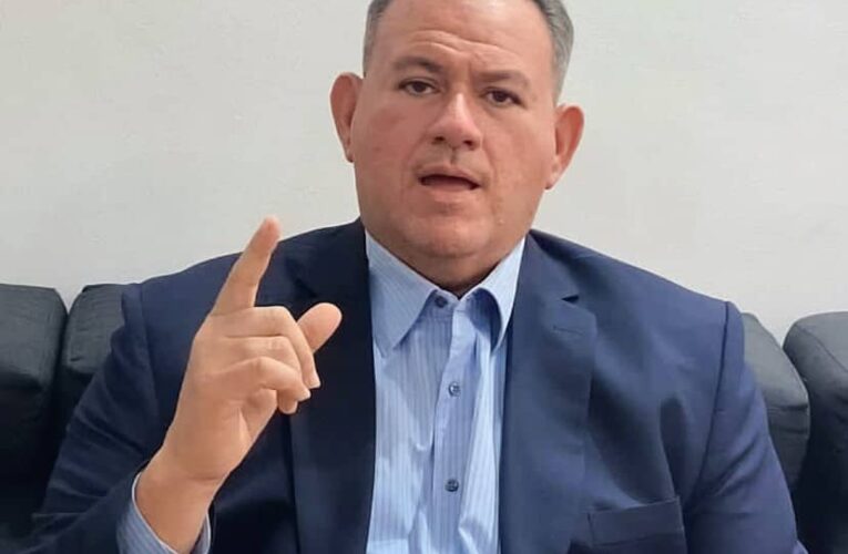 “Luchamos contra el Gobierno y el extremismo con una campaña honesta”