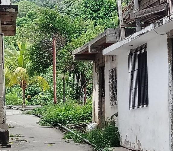 Calle La Peña y Los Conucos amenazados ante posible crecida del río El Cojo