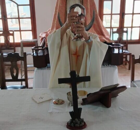 Coronan a la Virgen de La Candelaria en el Club Canaria