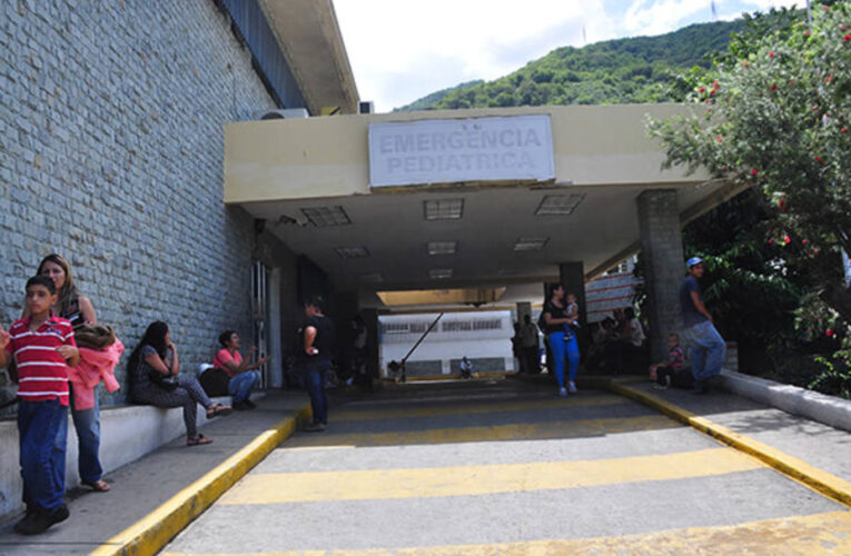 Un niño murió porque la cuidadora no le daba agua y encima lo golpeó