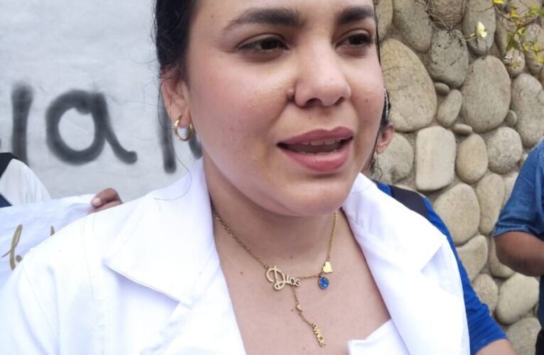 Gremio médico pide libertad de la doctora Deyanira Villegas
