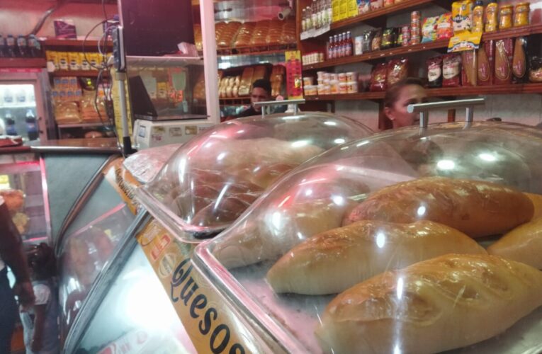 Aumentó el pan a Bs. 162 = $1.74