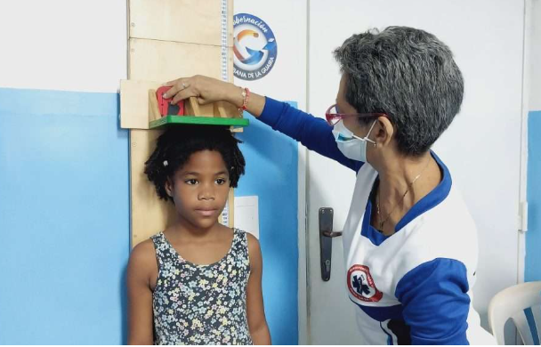 Llevan atención a 350 mujeres y niños de Mare Abajo