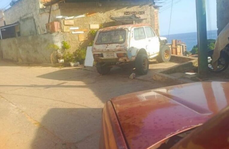 Troneras y chatarras son una pesadilla para vecinos de Corapalito