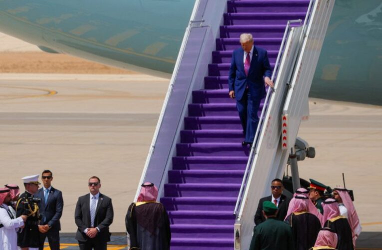 Trump llega a Emiratos Árabes Unidos para cerrar acuerdos en tecnología e inteligencia artificial