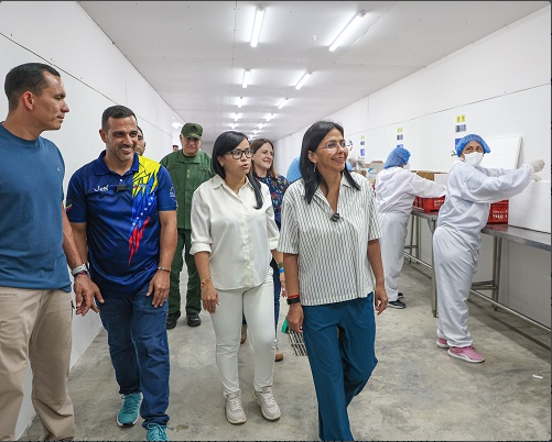 Delcy Rodríguez supervisa la ZEE de La Guaira para impulsar la exportación no petrolera