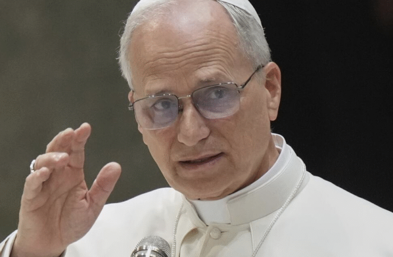 Papa León XIV alerta que actuales conflictos llevarán al mundo a la barbarie