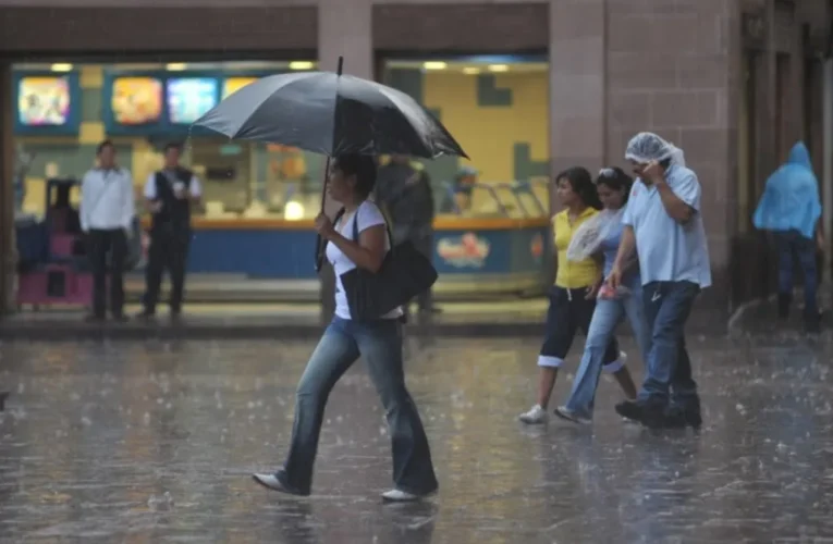 Onda tropical 10 produce lluvias en el país