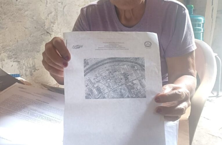 Adulta mayor vive en alto riesgo en el casco colonial