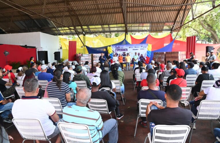 Terán entregó materiales de construcción a 100 familias guaireñas