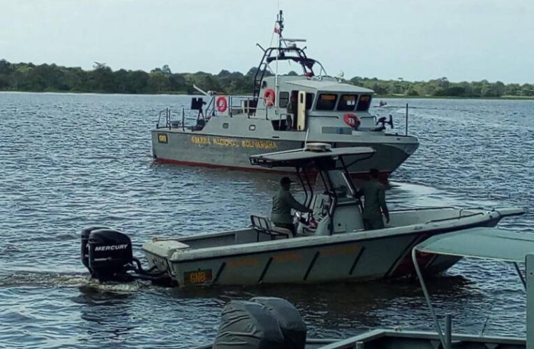 Guardia Costera apunta con armas de guerra a pescadores guaireños