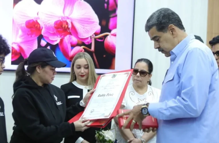 Entregan nacionalidad venezolana post mortem al merenguero Rubby Pérez
