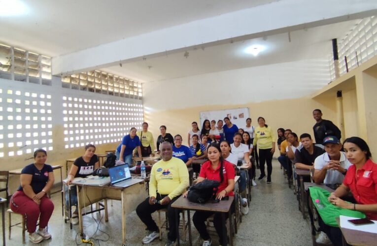 Llevan taller sobre el rol paternal y maternal al liceo de talento deportivo