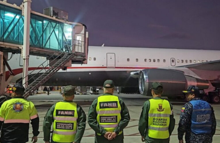 Llega vuelo con 192 migrantes deportados  de EE.UU