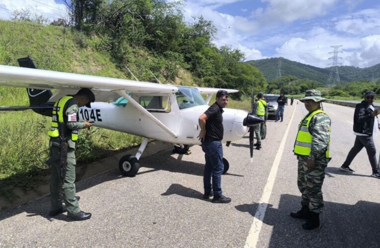 Avioneta aterriza de emergencia en autopista mirandina