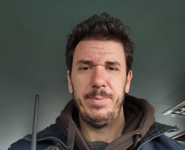 Buscan a periodista español