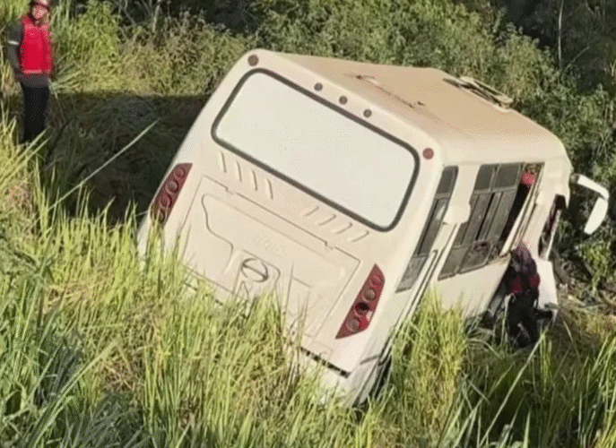 Volcamiento de bus en Tazón deja 29  heridos