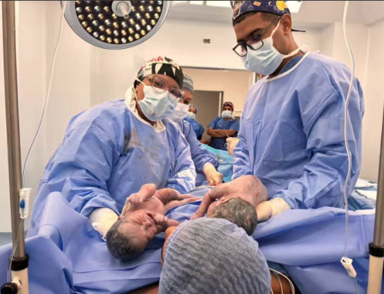 Parto gemelar en el Eudoro González