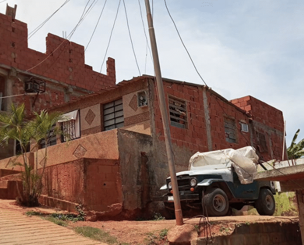Adulta mayor pide que le restituyan la luz