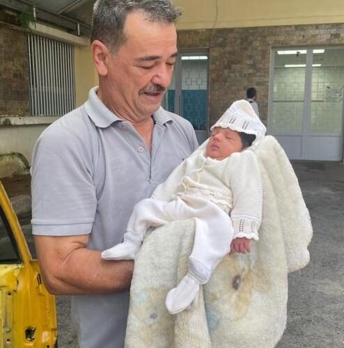 Lo encargó en Chile y vino a parirlo en el Seguro de La Guaira