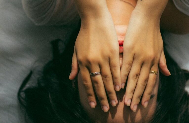 Cómo contrarrestar la machoesfera y la misoginia en línea