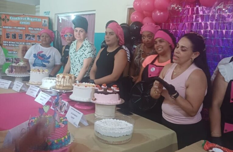 150 emprendedoras reciben certificados en la Casa Scout