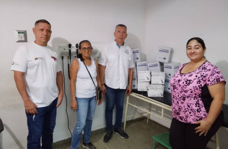 Un Grano de Arena dona guantes y jeringas