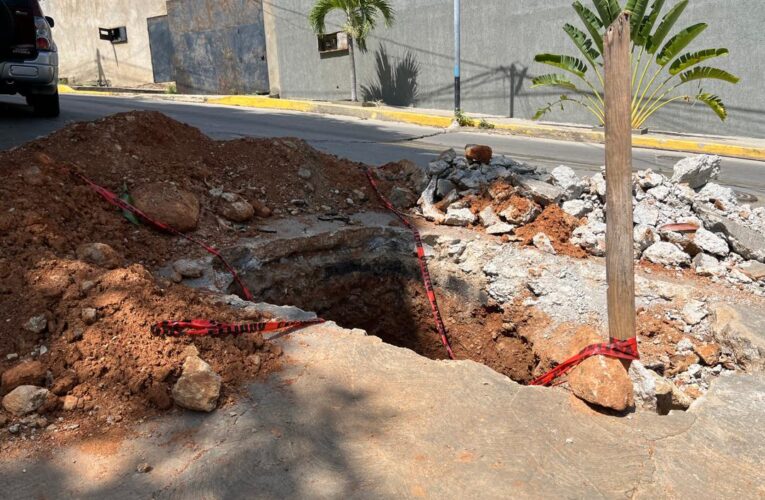 Troneras destrozan carros en Caraballeda