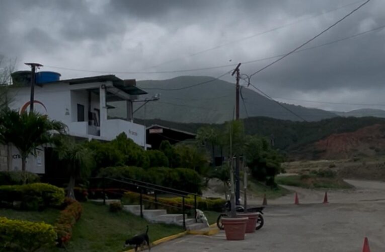 El humo procede de áreas externas del relleno