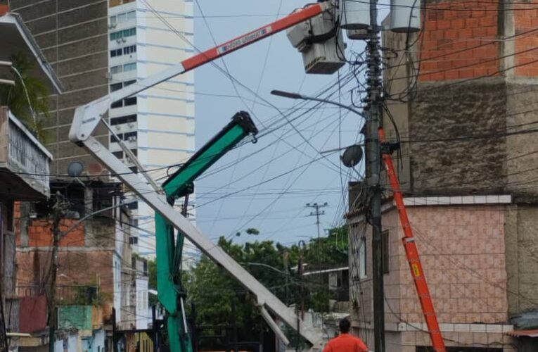 Intensas lluvias y vientos huracanados provocaron apagón