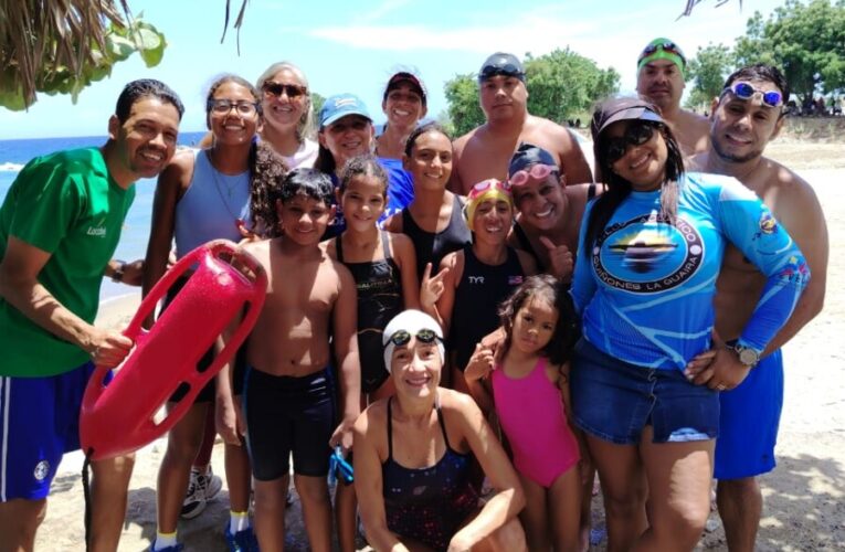 Natación celebró aniversario de Macuto con actividad de aguas abiertas