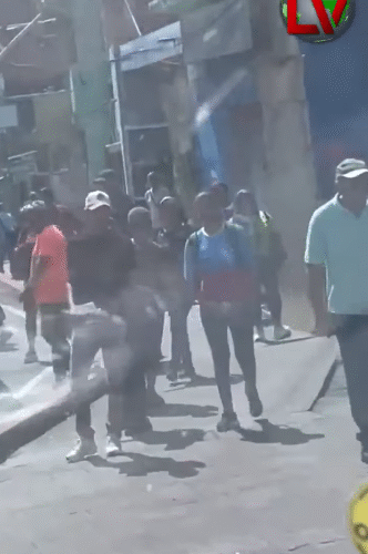 Colapsan las paradas en la avenida Soublette