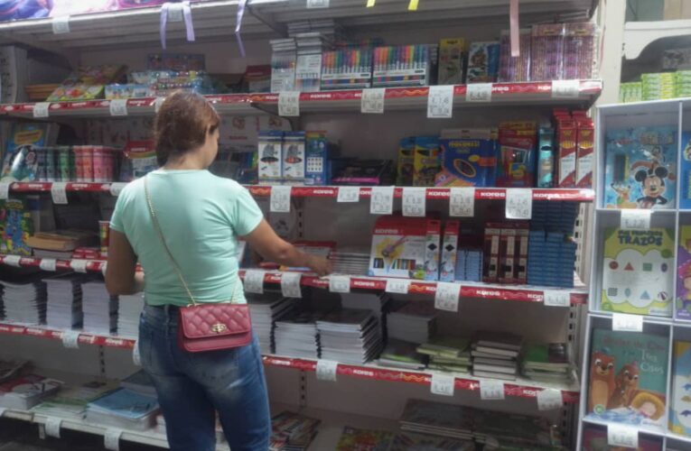 Peregrinan en busca de útiles baratos