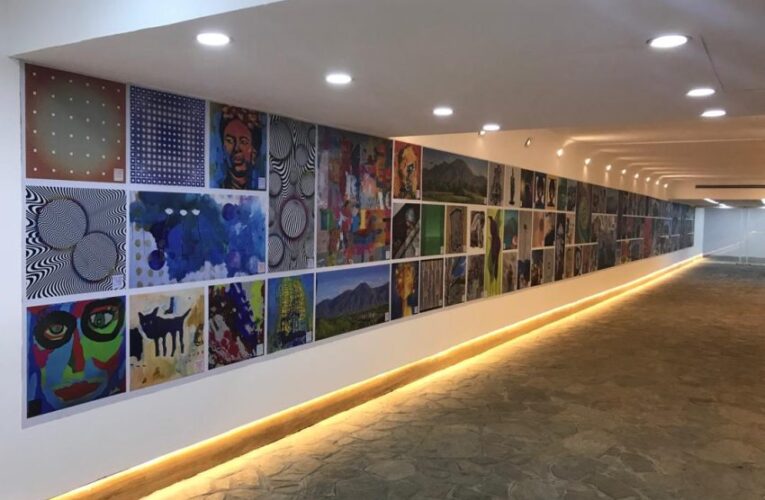 Túnel peatonal es una galería que exhibe 200 obras de arte