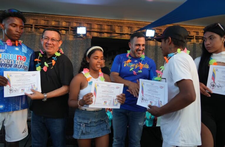 20 proyectos socio productivos juveniles reciben financiamiento