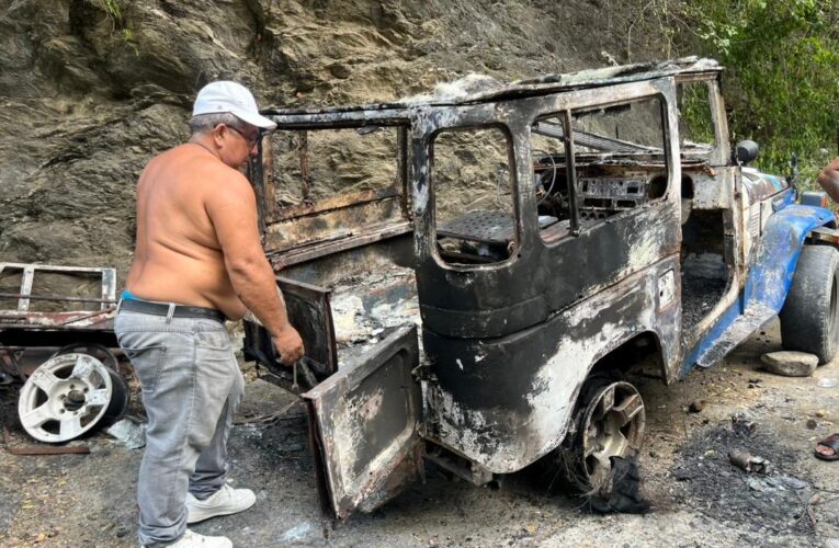 Chofer pierde sus carros por incendio