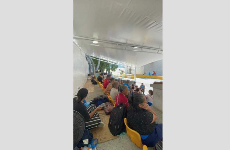 Familiares piden más empatía de las enfermeras del Seguro Social