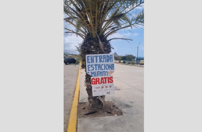 Parqueo gratis en playa Alí Babá