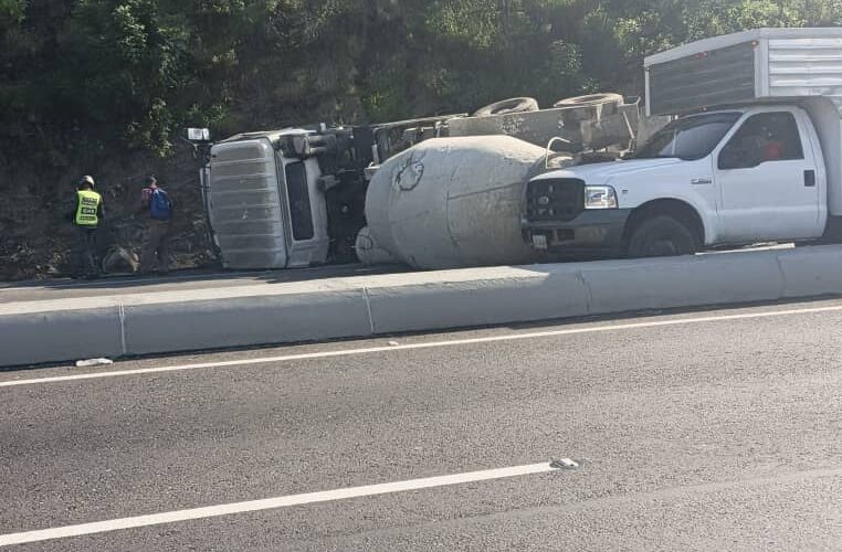 Vuelco de camión en El Limón