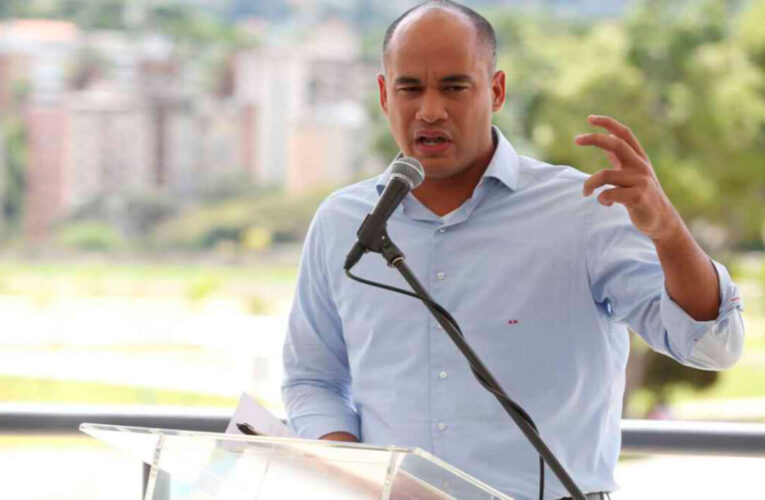 Héctor Rodríguez insiste en que docentes deben reincorporase a partir el 8-S