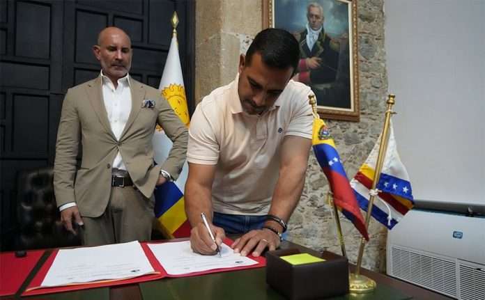 Gobernador Terán firma acuerdo para la explotación de minerales